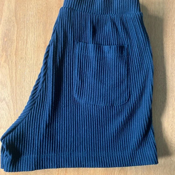 ALO Yoga Women's Black Ribbed Athletic Shorts - Picture 5 of 6